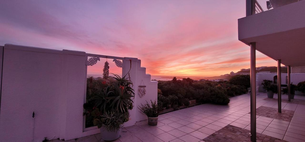 On The Beach Apartments Yzerfontein Extérieur photo